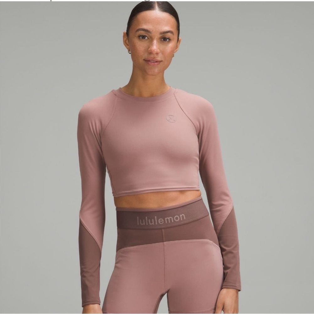 Lululemon Logo Elastic Everlux Training Long-Sleeve Shirt
Twilight Rose